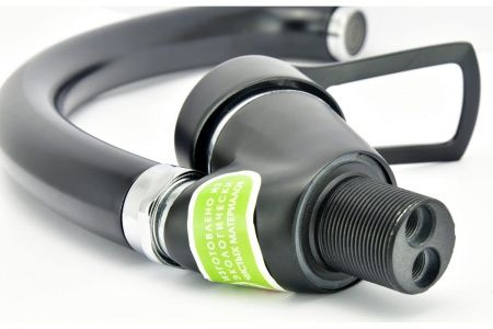 Смеситель для кухни черный одноручный Juguni Luxe с поворотным изливом, 40 картридж, гайка