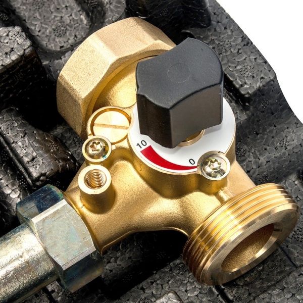 Насосная группа быстрого монтажа 1", с трехходовым клапаном, без насоса, тепл/изол ZEISSLER (ПРАВАЯ)