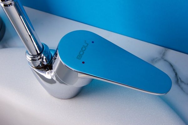 Смеситель BOOU для кух. однор.,гибк.изл.B8282-10F-SE025