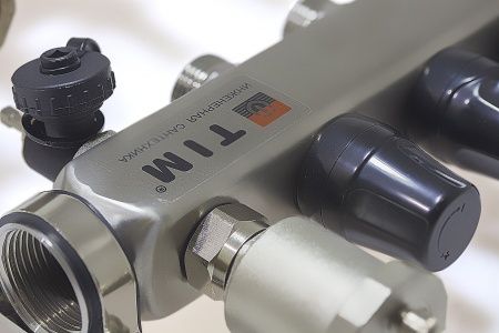 Коллекторная группа с расходомерами KCS5005 5 вых. (н/ж, авт.возд.+дренаж+кронштейны)