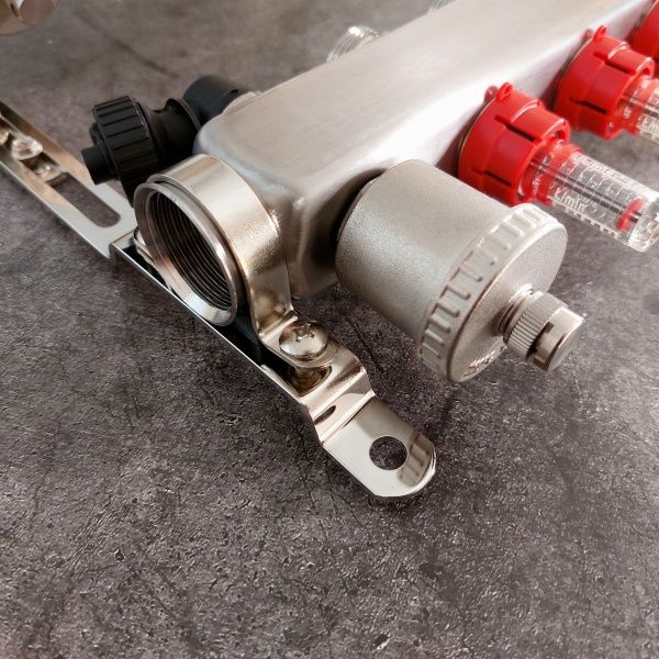 Коллекторная группа с расходомерами AS-K002,   8 вых. (н/ж, авт.возд.+дренаж+кронштейны)