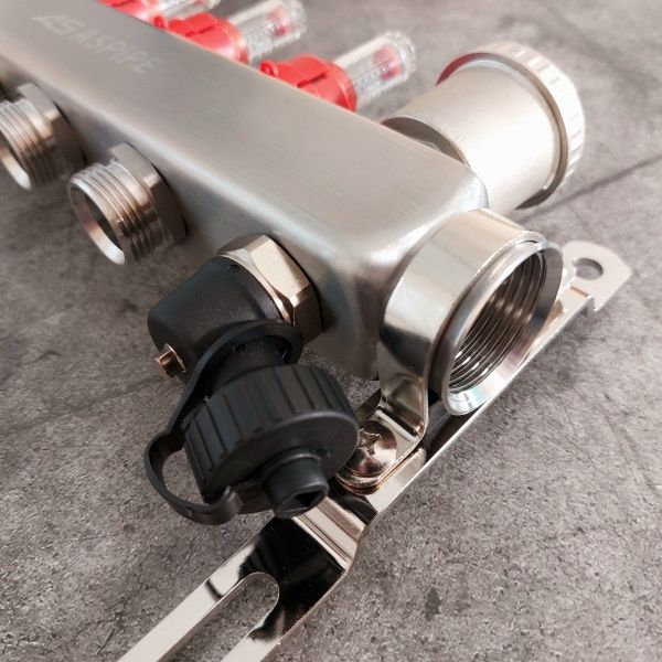 Коллекторная группа с расходомерами AS-K002,   8 вых. (н/ж, авт.возд.+дренаж+кронштейны)